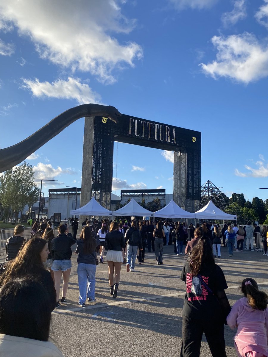 un mes de que empezó futttura😭