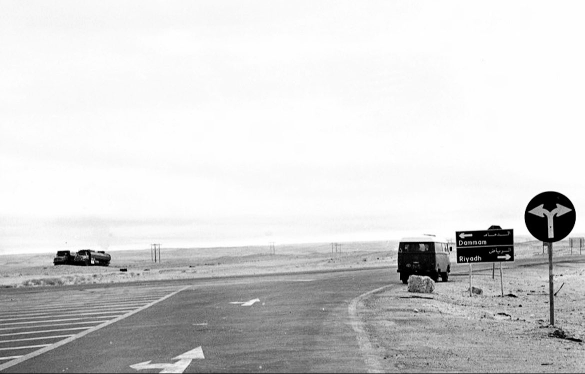 السفر في الأرض نوع من انواع العلاج 
ما يقـدر قيمتـه غيـر مـن ذاق طعمـه 

اخذ من وقتك محطات تعديلة مزاج 
لا تضيع وقتك اللي يناسبك اغنّمه 

واختر اصحابك و خل السفر فلة حجاج 
الخوي يلزمك في الدرب وانته تلزمه