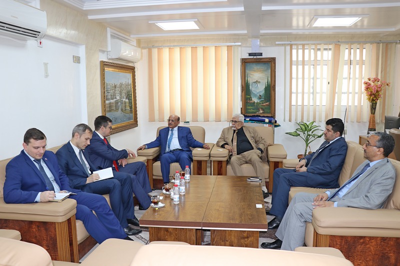 RussianEmbYemen's tweet image. إلتقى سفير روسيا الاتحادية لدى الجمهورية اليمنية د.يفغيني كودروف رئيس البنك المركزي اليمني أحمد أحمد غالب المعبقي.

تم مناقشة قضايا التعاون التجاري والاقتصادي وجهود الهيئة المالية اليمنية لتحسين الوضع في البلاد.

#Russia #Yemen #Central_Bank 
#اليمن #روسيا