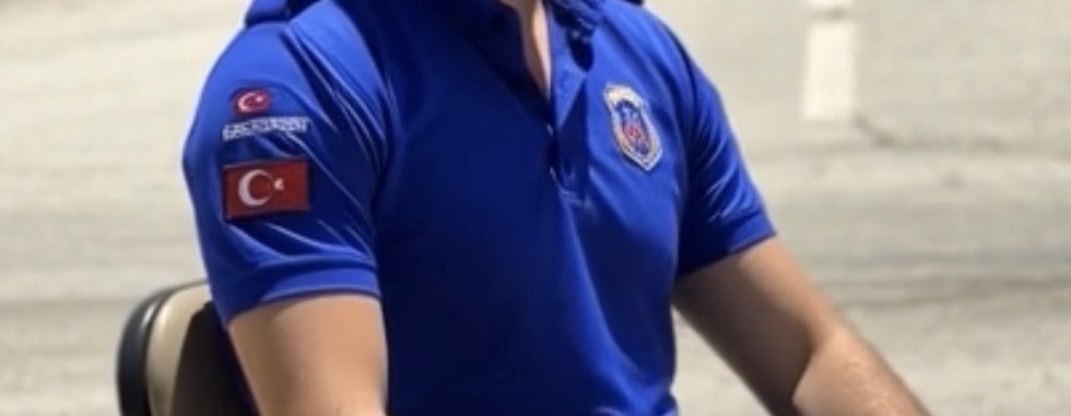 infazkorumaTR's tweet photo. 1️⃣🔹 İ𝐊𝐌’𝐲𝐞 𝟑𝟔𝟎𝟎 𝐄𝐤 𝐆ö𝐬𝐭𝐞𝐫𝐠𝐞 𝐍𝐞𝐝𝐞𝐧 𝐆𝐞𝐫𝐞𝐤𝐥𝐢?

1️⃣ Riskli ve Yıpratıcı Bir Görev

İnfaz koruma memurları her gün:
•Suçlu profilleriyle temas ediyor,
•Kavga, isyan, saldırı, rehin alma gibi olay riski taşıyor,
•Psikolojik baskı altında çalışıyor.

Bu kadar yüksek riskli bir görevde #3600 #ek #gösterge hakkaniyet gereğidir.