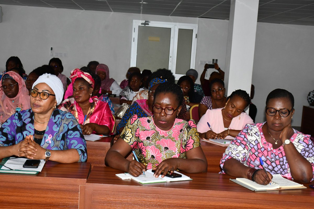 CommercegouvTg's tweet image. Octobre Rose 2025 : Le ministère délégué chargé du commerce sensibilise son personnel sur la lutte contre le cancer du sein.

➡commerce.gouv.tg/octobre-rose-2…

#Denyigban
#Togo🇹🇬
#OctobreRose
#FemmesSansCancer