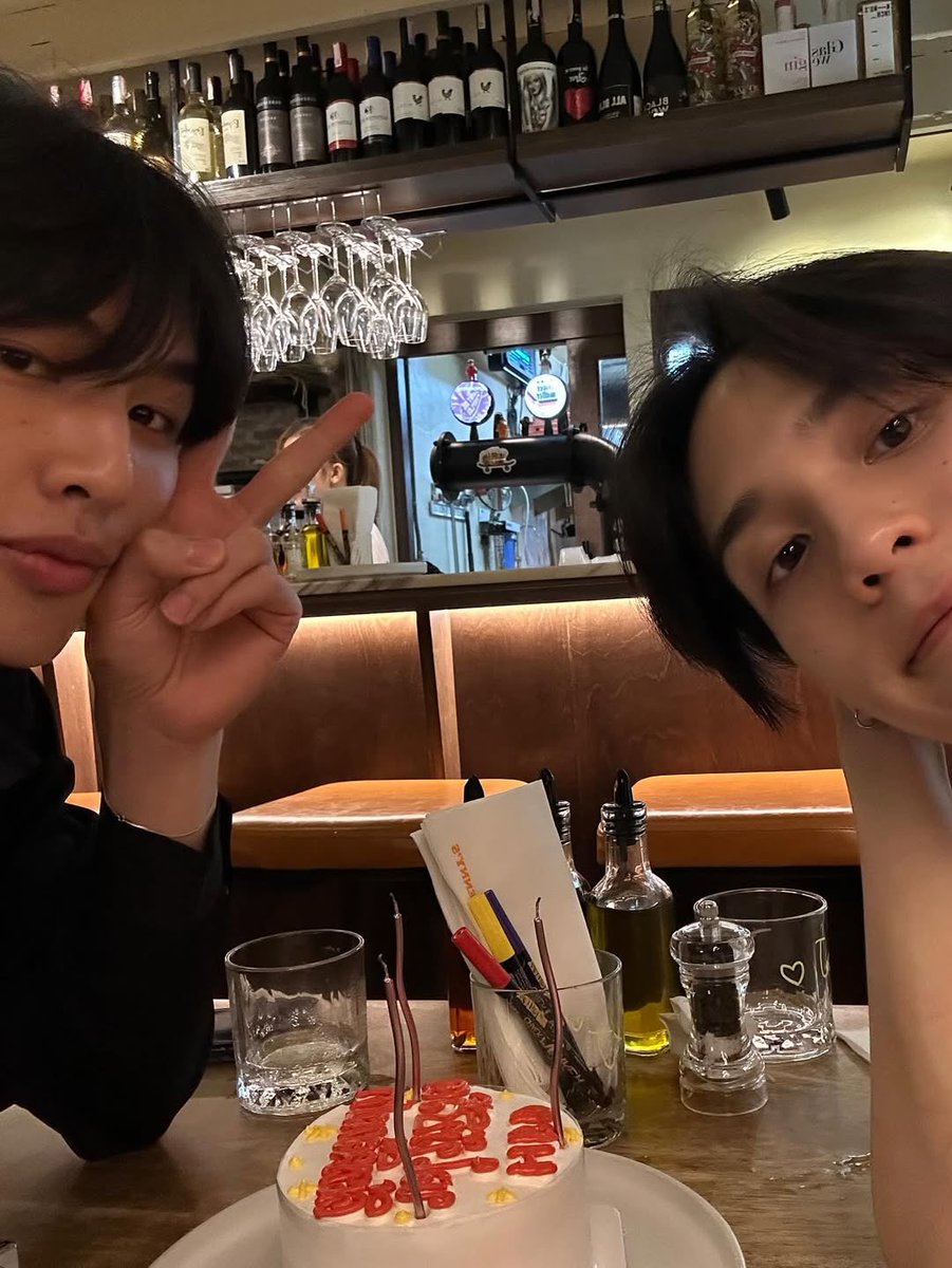 javafamily_o's tweet image. อยู่เป็นพาร์ทเนอร์ที่น่ารัก คอยซัพพอร์ตกันแบบนี้ไปนานๆเลยน้า🤍

#1YearWithSurfJava 
*･｡ﾟ@javabh28 #javabh #swensurf #surfjava