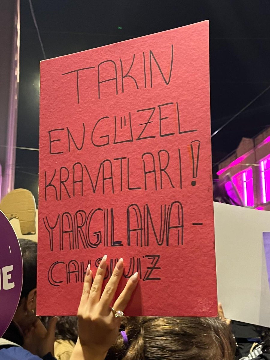 Erkek şiddetine ve cezasızlık politikalarına karşı yan yanayız. Bir kişi daha eksilmeyeceğiz.
Kadınlar yaşasın,
Yaşasın kadınlar. 💜