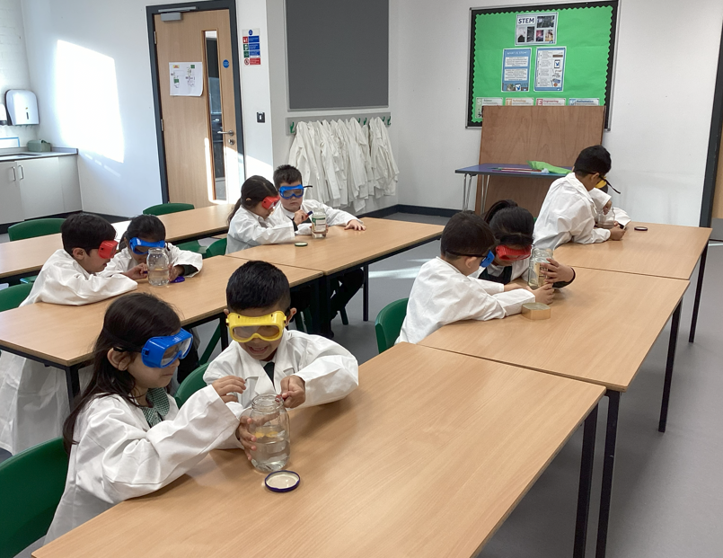 SpringfAcademy's tweet image. Year 1 had lots of fun in the STEM room today experimenting with magnets 🧲 Lab coats, goggles, predictions &amp;amp; conclusions — brilliant young scientists! 👩‍🔬👨‍🔬#youngscientists #Springfieldschoolscientists
