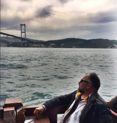 ufukndr82's tweet image. GS sevdasından bir türlü vazgeçemeyen PFDK Başkanı Celal bu. Ulan madem böyle sevdalısın o makamda işin ne? Git sevdanı ultrakedilerin içinde yaşa..

#İlkayınCezasıNeredeTFF