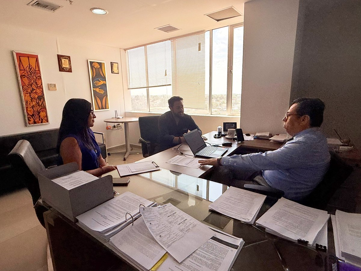 StaElenaCJ's tweet photo. #CjEnTerritorio
Para analizar la operatividad del Sistema Centralizado de Turnos, representantes de la Dirección Nacional de Gestión Procesal sostuvieron un encuentro con el Director Provincial, Eduardo Moreira, y luego visitaron las distintas unidades judiciales de #SantaElena. https://t.co/xoYL6glUZB