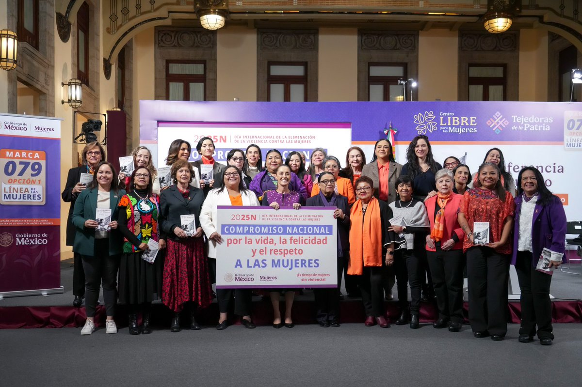 CitlaHM's tweet photo. 🧡En el marco del #25N, presentamos en la #MañaneraDelPueblo con la presidenta @Claudiashein y junto con representaciones de las 32 entidades federativas (gobiernos estatales y legisladoras), el “Compromiso Nacional por la Vida, la Felicidad y el Respeto a las Mujeres”. 

La misión del primer gobierno encabezado por una mujer y de la primera Secretaría de las @mujeresgobmx es trabajar todos los días para que las niñas, adolescentes y mujeres sepan que tienen derecho a una vida libre de violencias 👧🏽👩🏻‍🦱👵🏽

A todas las mujeres mexicanas, les reiteramos: ¡no están solas!