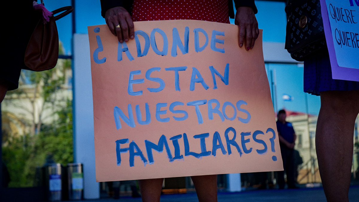 arpassv's tweet image. #25N| El @Bloque_RP y la Resistencia Feminista denunciaron que la violencia contra las mujeres en El Salvador se profundiza bajo un Estado que militariza la seguridad, desmantela políticas públicas y normaliza detenciones arbitrarias, torturas y violencia sexual.

📷 BRP