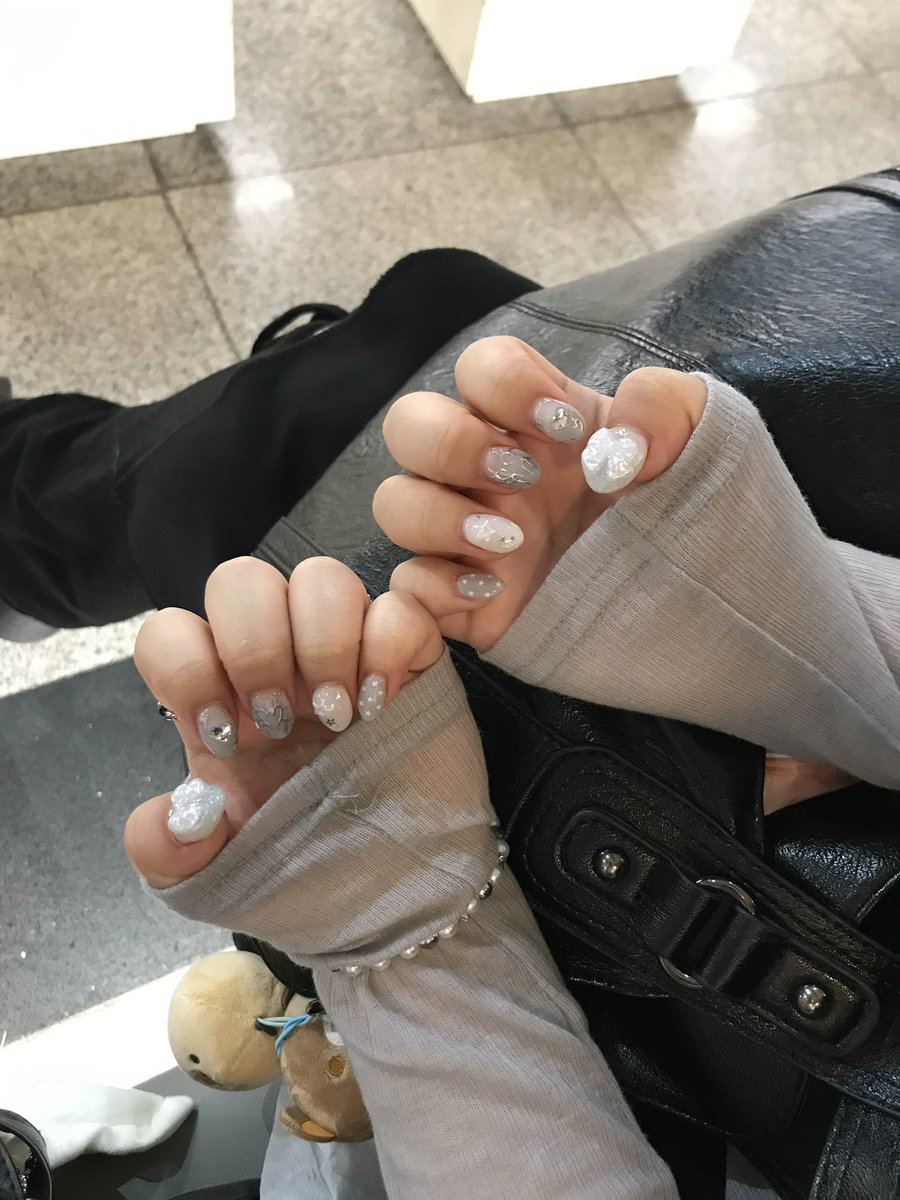 writemyeyez's tweet photo. 네일 취향……. https://t.co/T7YKAxXj1L