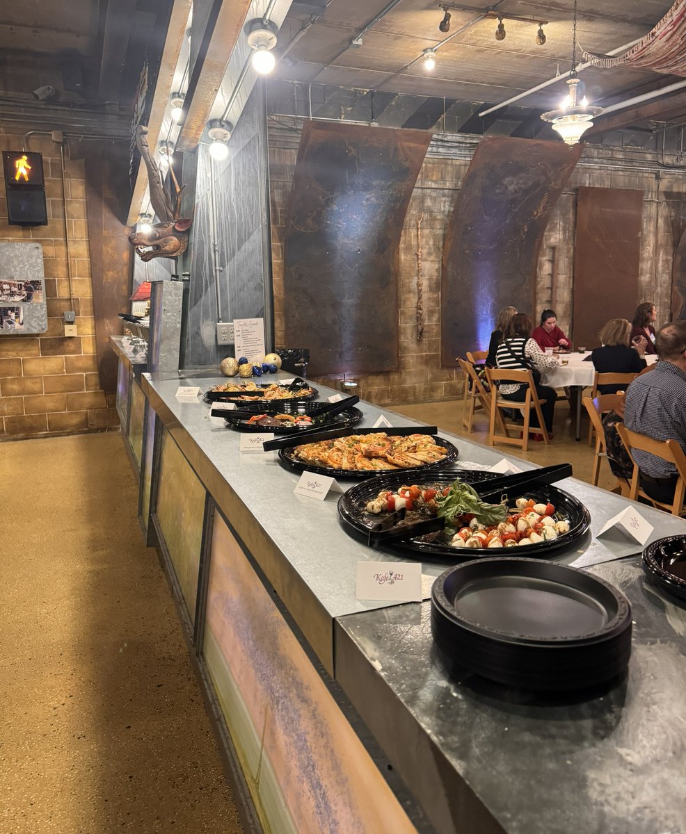 What a fantastic night! Huge thanks to the Minnesota Change Management Network for choosing Warehouse Winery for your Annual Celebration. And a big shoutout to Kafe 421 for the amazing catering! We loved hosting you all. 🥂 💼   

#WarehouseWinery #MnCMN