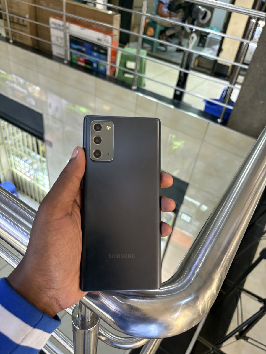 Primeandeka's tweet image. Nani ako na 18k na hana simu nimubless na Note 20 128gb 
Onscreen fingerprint
Pen working 
Battery in good condition 

Call: 0710576643