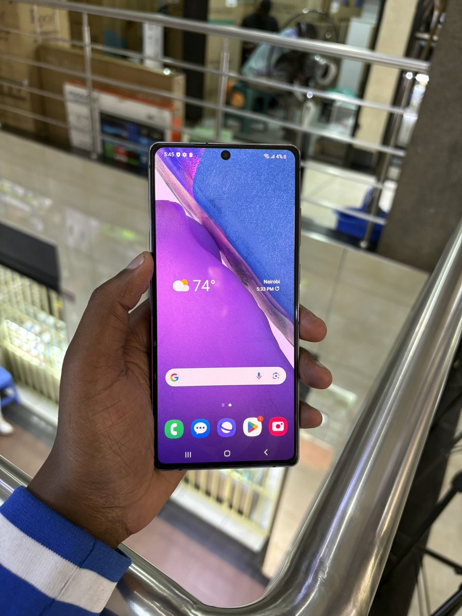 Primeandeka's tweet image. Nani ako na 18k na hana simu nimubless na Note 20 128gb 
Onscreen fingerprint
Pen working 
Battery in good condition 

Call: 0710576643