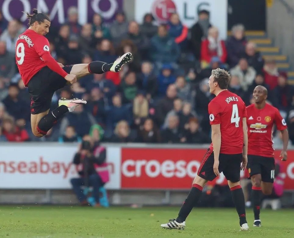 ManUtdHeritage's tweet image. Zlatan’s kung fu kick celebration after scoring against Swansea (2016) #MUFC