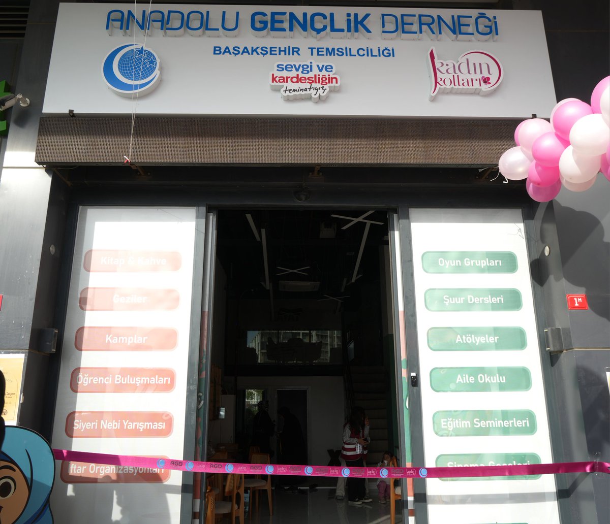 agdmyaroglu's tweet image. Başakşehir Hanımlar Komisyonu İlçe Merkezimizin açılışını gerçekleştirdik. Büyük bir gayret ve özveriyle faaliyetlerini yürüten ilçe teşkilatımızı tebrik eder, yeni dönem çalışmalarında muvaffakkiyetler dilerim.