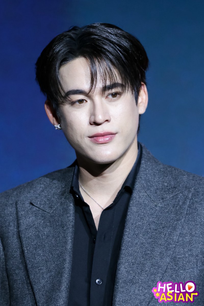 Hello Asian tweet media