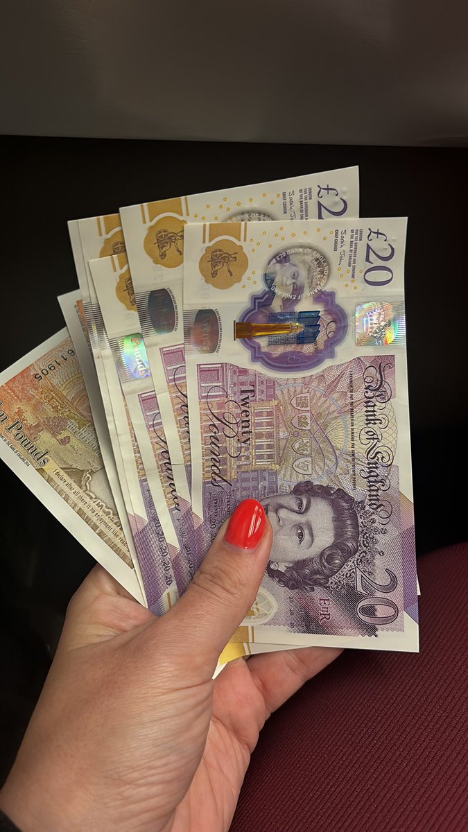 _Goddess_Kate's tweet photo. Quickest #cashpoint meet ever! #sub jumped on train swapped cash for a nappy and my worn socks literally 30 secs before my left left 👋🏻 lol https://t.co/M9tJZlazuJ