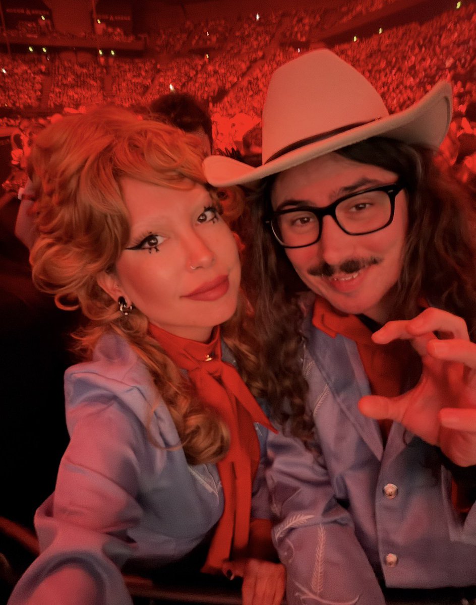 Please take me back ❤️ <a href="/ladygaga/">Lady Gaga</a> pls come back to Europe sooooon 💜 #mayhemball #mayhemballparis