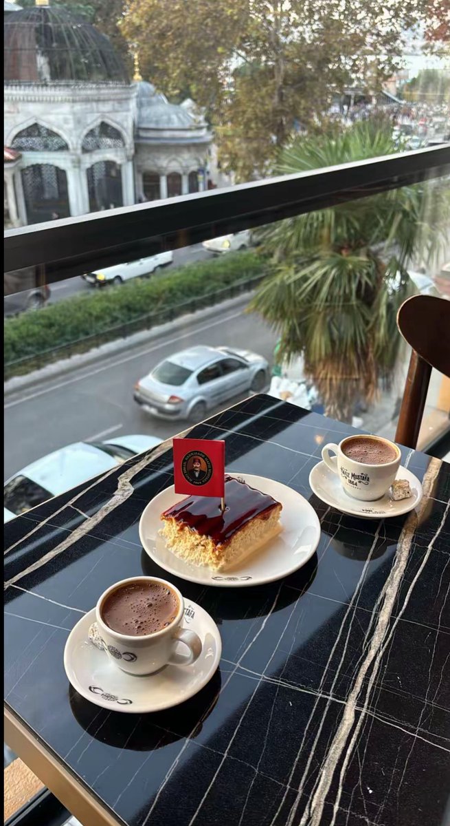 "الإنشغـال بالنفس عافية"
نعمة ان حياتك مُمتلئة بك وبمن تُحب وما تُحب و ان ايامك تنساب في افكارك واحلامك وطموحك .. لا أنت مُنشغل بغيرك تُراقبه في حسد ولا انت مجذوب للآخرين تُقلدهم ناسيًا جمالية ان يكون لك شخصية و طابع و طلة❣️❣️❣️❣️