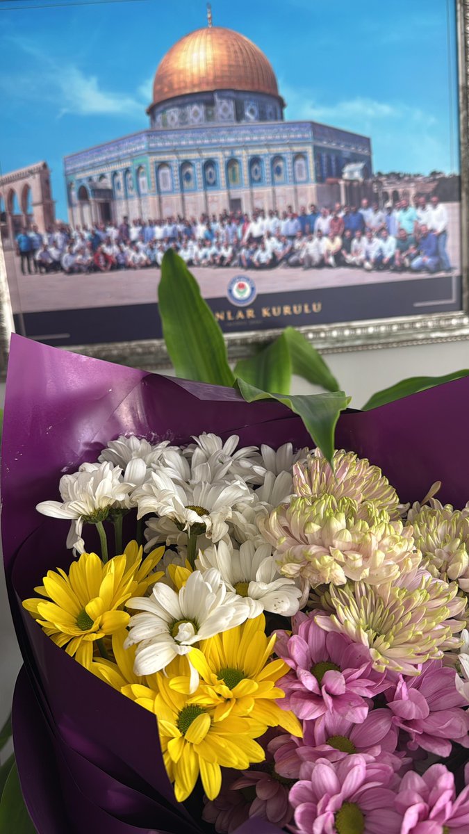 Memur-Sen ailemizin kıymetli başkanları, bu özel günümüzde bizleri yalnız bırakmadı. Enerji Bir-Sen, Toç Bir-Sen ve Diyanet-Sen başkanlarımıza nazik ziyaretleri ve anlamlı hediyeleri için şükranlarımızı sunuyoruz. Birlikte daha güçlüyüz!