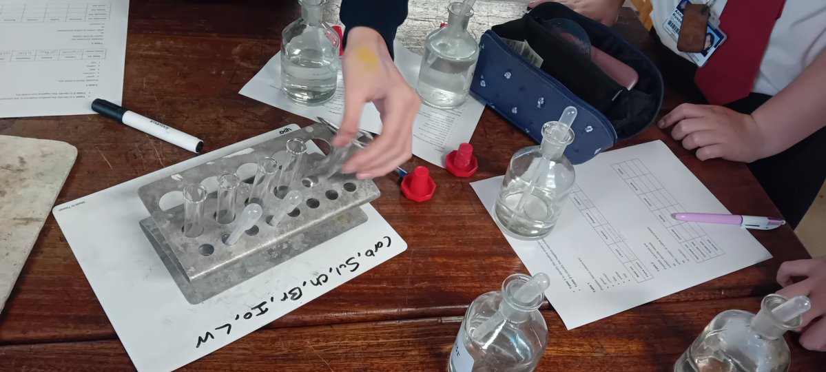 JohnPortSpencer's tweet image. This week at Science Club, our session took us into the colorful world of Analytical Chemistry through test tube analysis and flame tests!