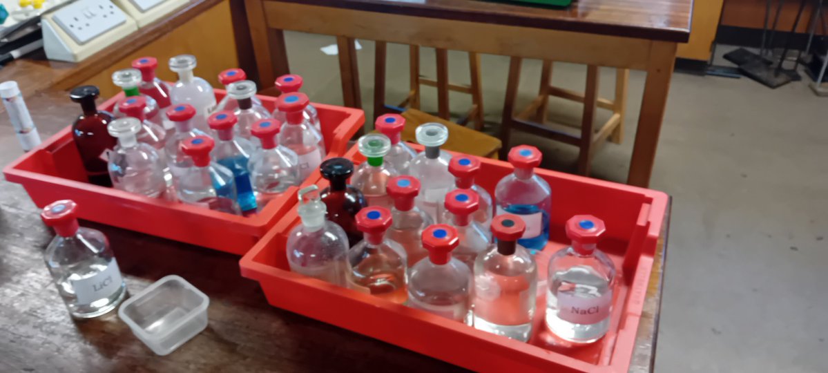 JohnPortSpencer's tweet image. This week at Science Club, our session took us into the colorful world of Analytical Chemistry through test tube analysis and flame tests!