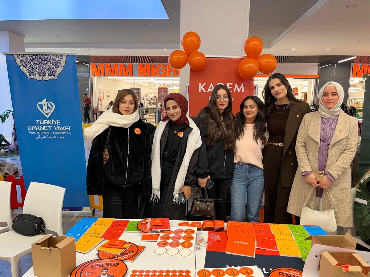kadembatman's tweet photo. Bugün Petrol City AVM’de, Şiddete Karşı Hep Birlikte diyerek 25 Kasım Kadına Yönelik Şiddetle Mücadele Günü için farkındalık standımızla yer aldık. Şiddetsiz bir toplum için sesimizi birlikte yükseltiyoruz. https://t.co/0rX2Bu3Zub