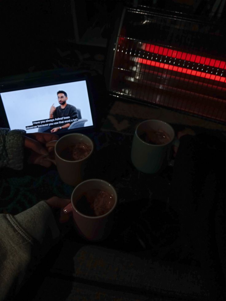 HmryLtyft's tweet image. اللي عشاني يترك الناس لرضاي
أبيع خافق موطني وأغترب له .❤️

🕊️☕