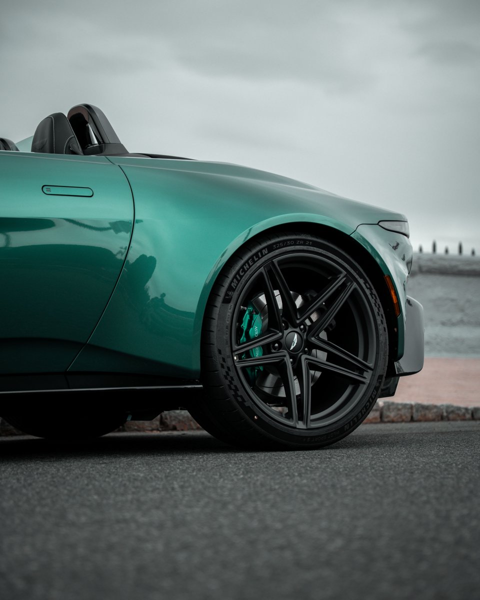 astonmartin's tweet photo. Up close with Vantage Roadster.
Discover: https://t.co/49Mrj5zMhx
Imagery by Aston Martin Summit and Mike Nazareth.
#AstonMartin #VantageRoadster #THRILLDRIVEN https://t.co/2jaGrVwoiW