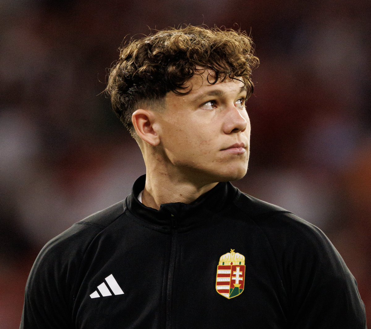 BenBocsak's tweet image. 🇭🇺 Why is Alex Tóth on the radar of so many top European clubs (including Juventus) with a €15m price tag? 

- Technical midfielder with high energy and tempo. 
- Strong duel winner (both defensively and offensively). 
- An effective midfield ball carrier and dribbler. 
-…