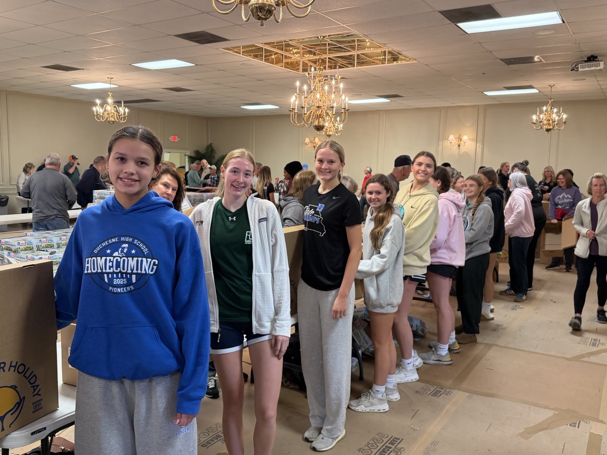 Athletics_DHS's tweet photo. Early morning ๐ practice followed by working to fill Thanksgiving Boxes for No Hunger Holiday.
Great Work Pioneers!
#makeadifferrence https://t.co/BTwZXfL72Z