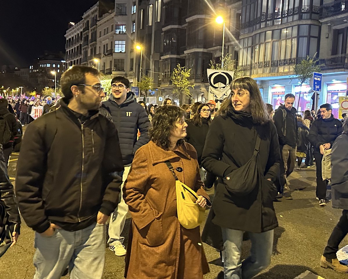 Aquest 25N alcem un crit que travessa generacions:

teixim memòria,
teixim resistència,
teixim futur.

LLUITEM PER VIURE,
RECORDEM PER LLUITAR ✊