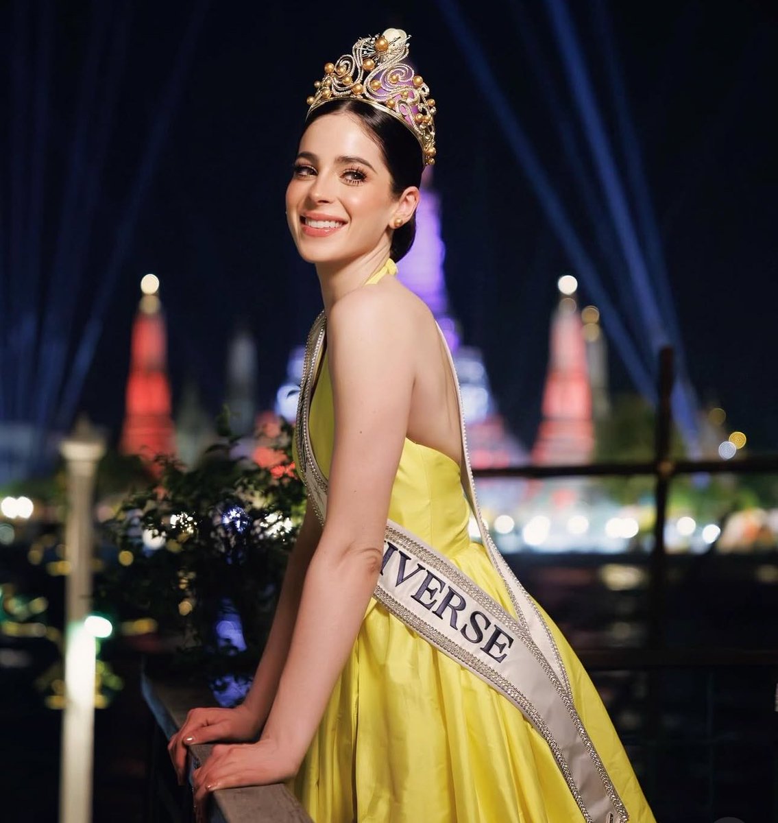 SoleSurvivoor's tweet image. “Ningún ataque hará que me arrodille, ningún insulto apagará mi propósito, no voy a retroceder, no voy a esconderme y no voy a pedir permiso para brillar”

Fátima Bosch sigue confirmando el porqué ganó Miss Universe. Que gran discurso con puras verdades acaba de dar en su IG.