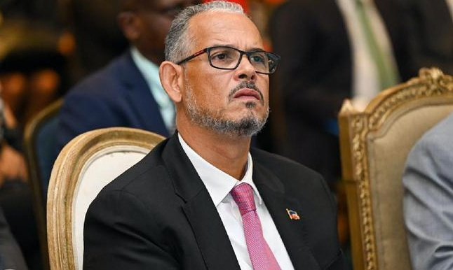 Incapable de gouverner, Alix Didier Fils-Aimé [<a href="/citoyendidier/">Alix Didier Fils-Aimé</a>] reste PM sous respirateur diplomatique. États-Unis et Canada préfèrent un statu quo fragile plutôt qu’un vrai changement, pendant qu’Haïti s’enfonce dans le chaos et l’anarchie. #FreeHaïti ✊🏽🇭🇹