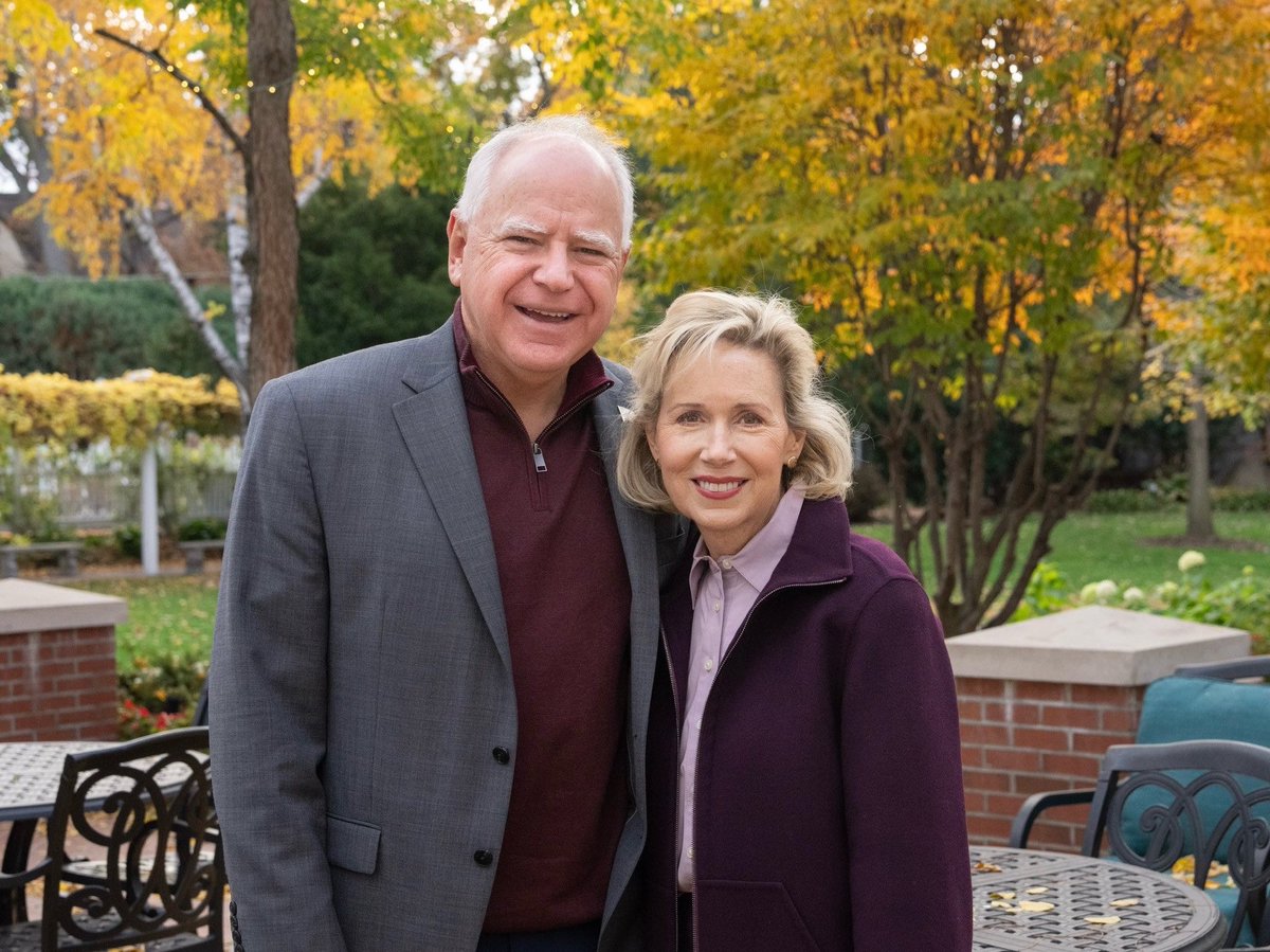 RETWEET to wish the Walz Family a happy Thanksgiving! 💙