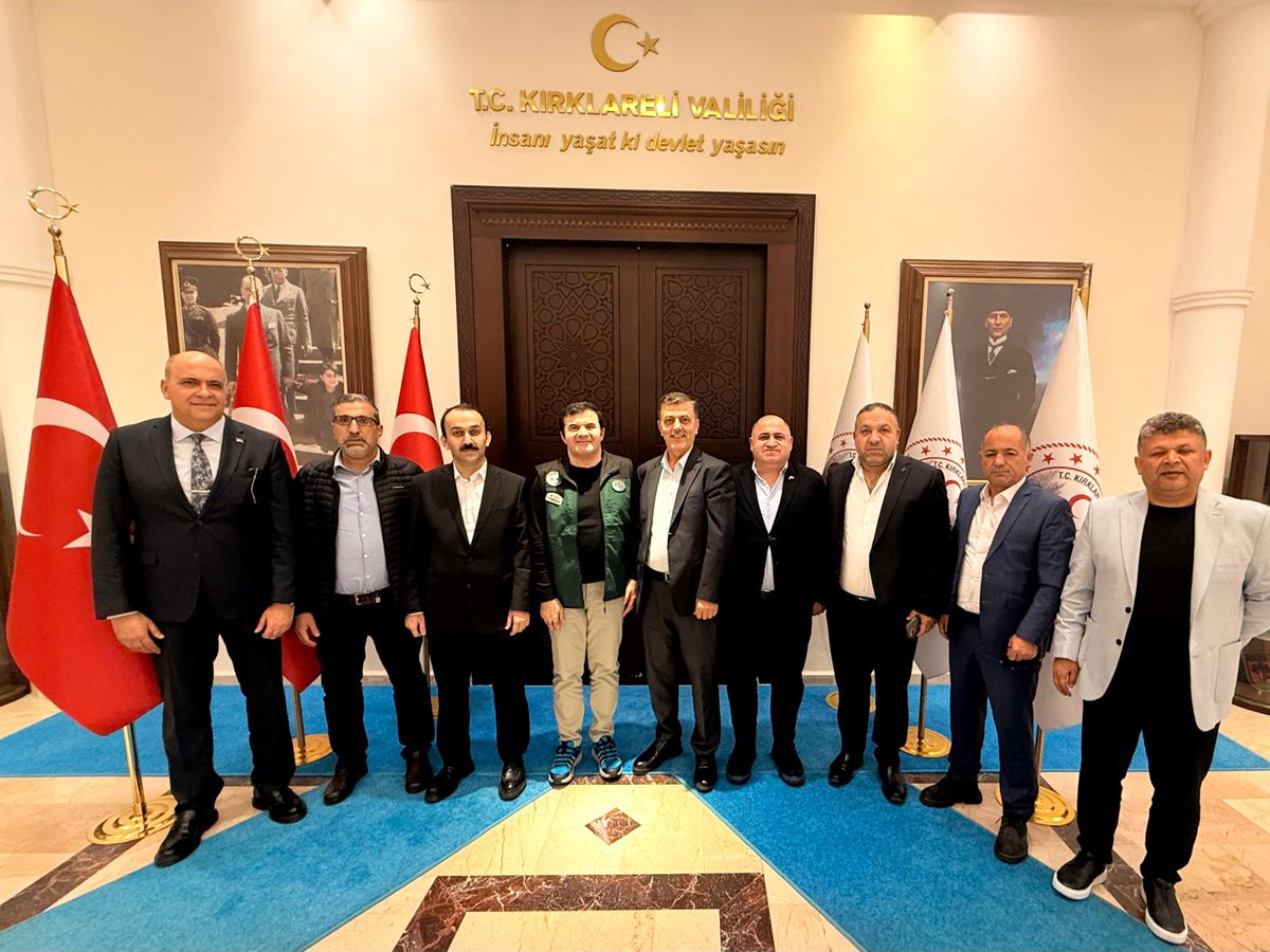 Kırklareli'de Hemşerilerimiz; Vali Yardımcısı Dr. <a href="/hasantanriseven/">Dr. Hasan TANRISEVEN</a>, Kırklareli Üni. Huk. Fak.Dekanı Prof. Dr. Ahmet Güneş, Gümrük Müdürü <a href="/kubilaytarhan/">Kubilay Tarhan</a> ve DSİ Şube Müdürü Mehmet C. Sarı ile bir araya geldik. Gösterdikleri nezaket ve misafirperverlik için teşekkür ederiz