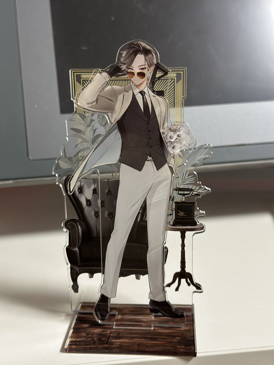 ボスのアクスタ届いた！！！作業のお供です☠️再販ありがとうございます…！！