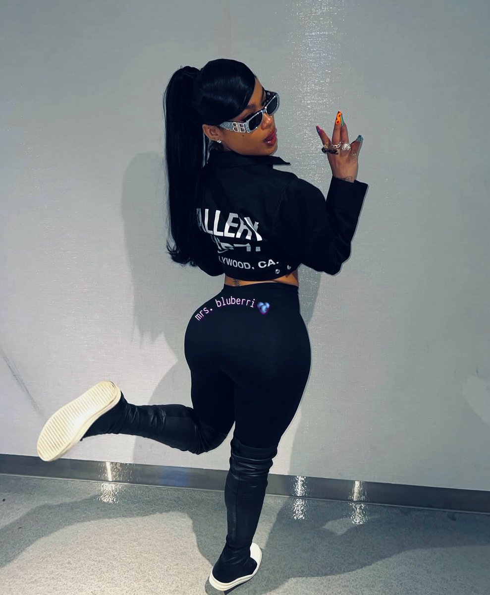 dcmonickae's tweet image. ⋆｡‧˚ʚ🫐ɞ˚‧｡⋆ — On side quests like I’m collecting rings 🫐💜