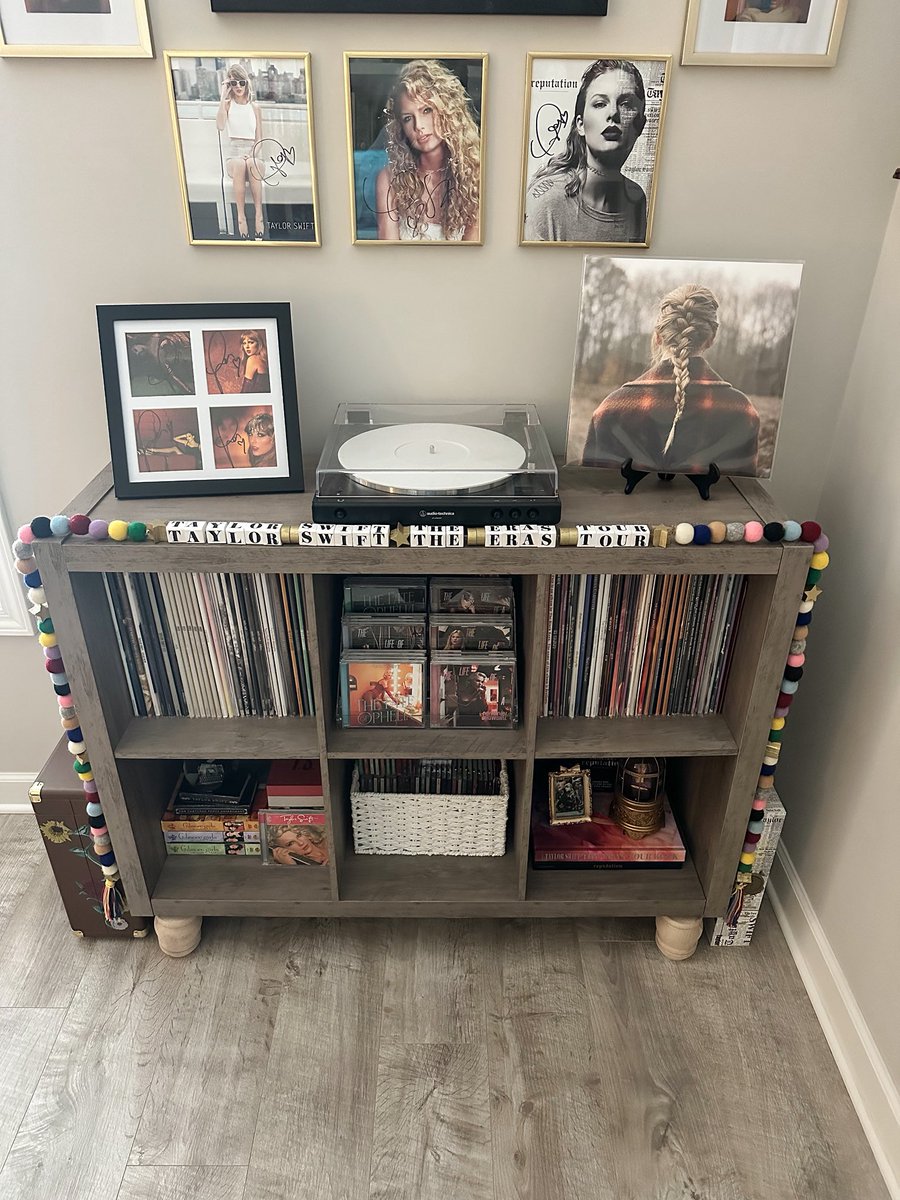 Too heavy to hang but this will do 🤪🤍 it’s so cute!!!!