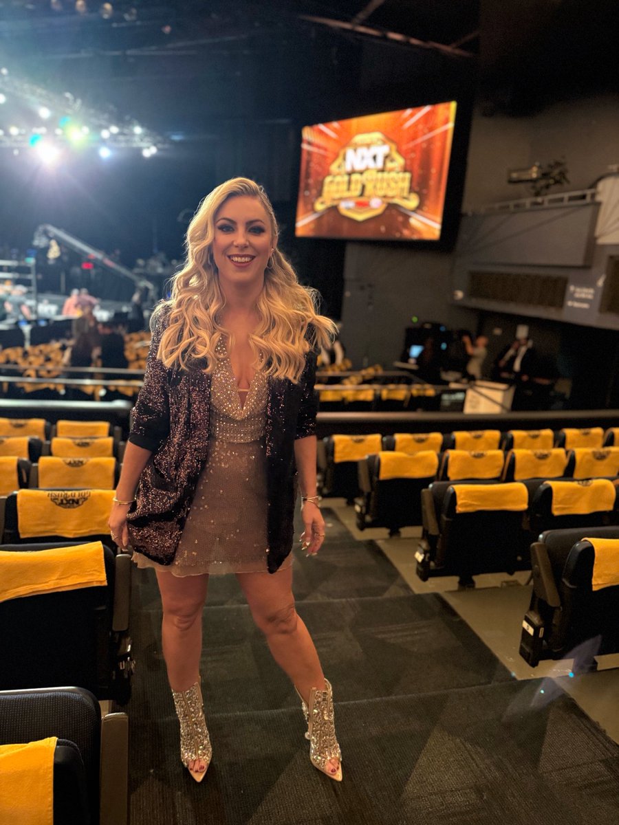 sarahschreib's tweet image. Tonight is night ✌️at @thetheateratmsg — all that glitters is @wwenxt at #nxtgoldrush on @wwenxtonthecw 🥇