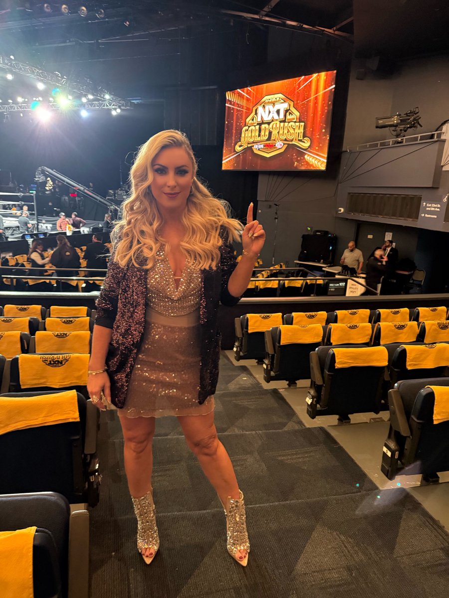 sarahschreib's tweet image. Tonight is night ✌️at @thetheateratmsg — all that glitters is @wwenxt at #nxtgoldrush on @wwenxtonthecw 🥇