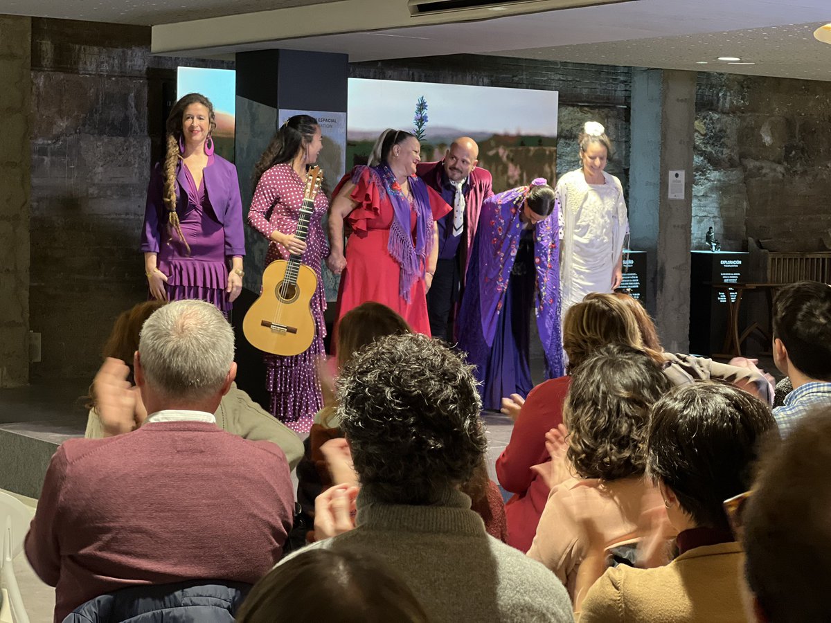 <a href="/svtorron/">Sergio Vázquez</a> <a href="/Asociacion_ALMA/">Asociacion Alma contra la violencia de género</a> <a href="/CeciliaGessa/">Cecilia Gessa</a> 🟣 El teatro y el baile han servido como hilo conductor y el protagonismo escénico de mujeres diversas como símbolo de empoderamiento, autonomía y liberación