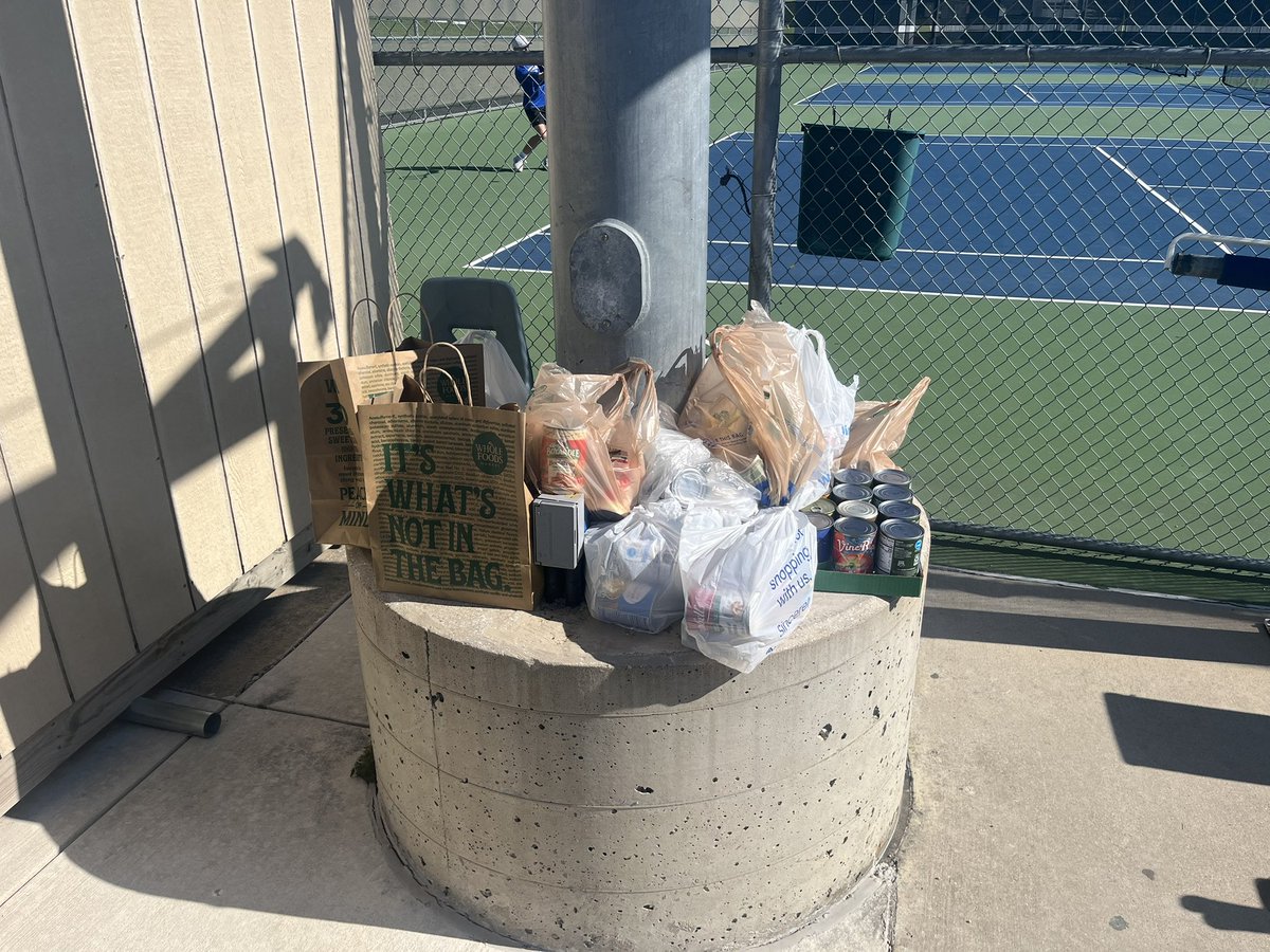 NimitzTennis's tweet photo. What a perfect day for our annual Turkey Tournament!!! Amazing turnout and we were able to bring in 239 canned goods as our fundraiser!!! Thankful for all these former and current players!! https://t.co/PQ5YwTtDBA