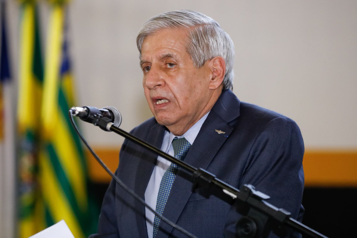 eixopolitico's tweet image. 🇧🇷 URGENTE: Exército prende os generais Augusto Heleno, ex-ministro do GSI, e Paulo Sérgio Nogueira, ex-ministro da Defesa, para cumprir pena pela trama golpista.

Eles foram condenados a 21 anos e 19 anos, respectivamente.