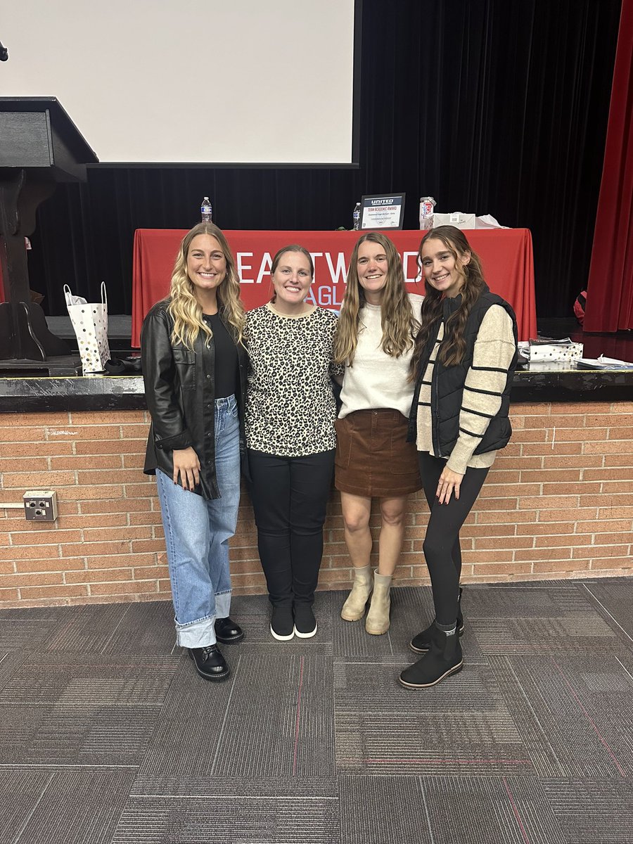 Last night we were able to celebrate all our individual and team accomplishments from this past season! These girls sure know how to clean up nice❤️⚽️