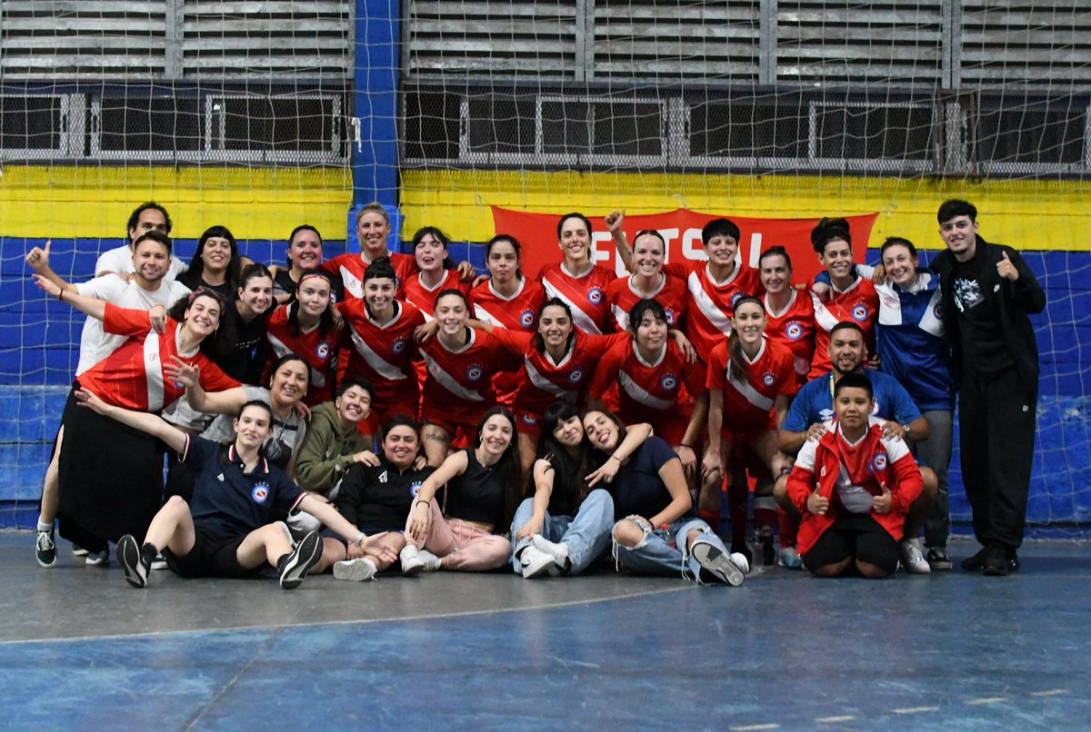 FutsalFemAAAJ's tweet image. ESTAMOS EN SEMIS 🐞

La Reserva de #AAAJ sigue a paso firme en el Playoff Nassau de @LAAMBAOK. 🏆

⚽️ Las Bichas vencieron a Almagro en los penales luego de haber igualado 2-2, con goles de González y Cibeyra.

🧤 Ferrando volvió a ser clave con 2 penales atajados.

¡VAMOS BICHO!