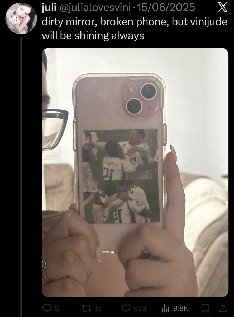 Asensii20's tweet image. I’m crying “@julialovesvini” is in the IDF 😭😭 same phone case as well 😭😭😭😭