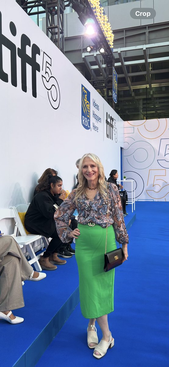 TheRosesP's tweet image. Good Tuesday morning guys 💚✳️🏞️. Going down #memory lane. #Fall ⁦@TIFF_NET⁩ 2025                   Have a terrific day! #Tuesday memories #Tuesday