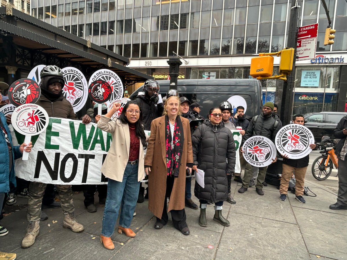 LosDeliveristas's tweet image. We are so grateful to our deliveristas champion, Council Member @galeabrewer , for standing with @LosDeliveristas today to urge @NYCCouncil to pass Intro 1332 and call on multimillion-dollar delivery apps to respect the labor of 80,000 app delivery workers in NYC!