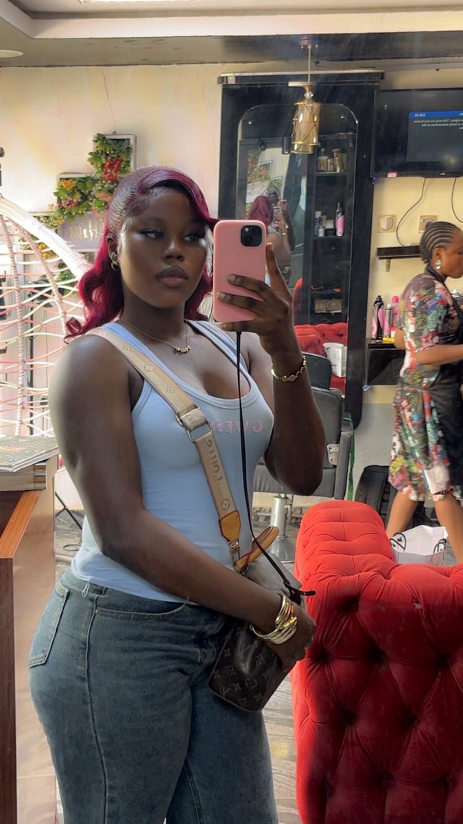 bisiiii_'s tweet image. Hi guys
My name is Aisha and I have 20.2k followers😔
You?