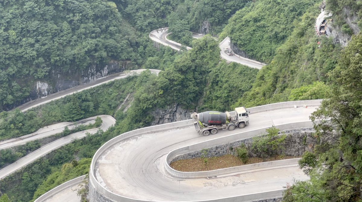 Filmic shots of heaven's gate mountain - 天门山